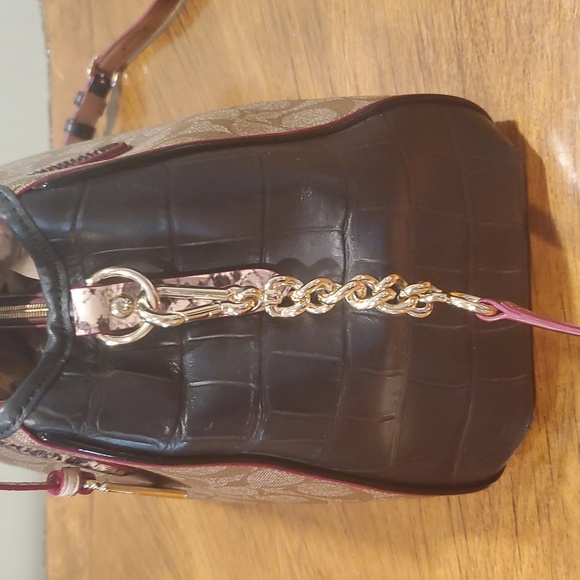 Like NEW Coach Exotic Signature Margot Bag - Picture 5 of 16